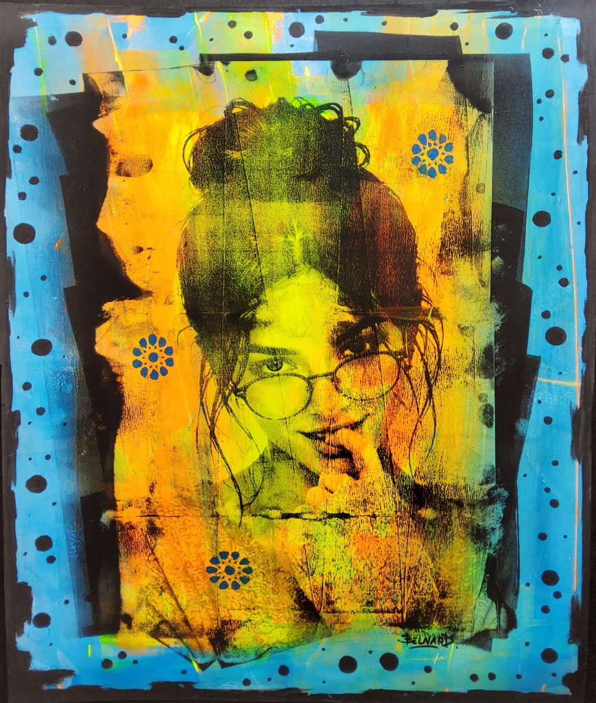 Portrait de jeune femme portant des lunettes, cheveux relevés et main près du visage, dans une composition jaune, orange et bleue — série MUSES.