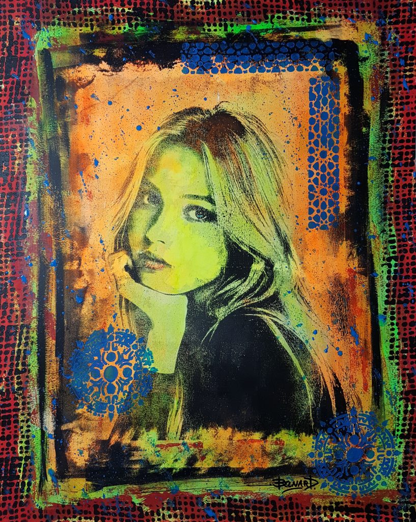 Portrait féminin aux tons vert, orange et bleu de la série Muses – œuvre d’Olivier Belnard