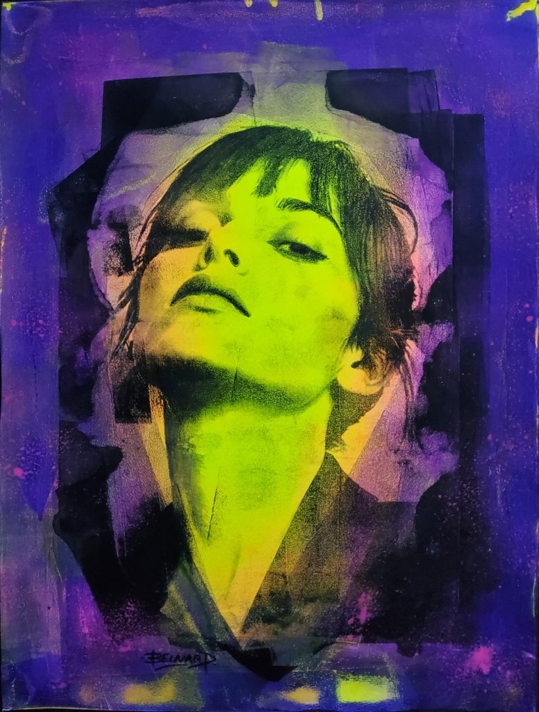 Portrait féminin au menton relevé et au regard dédaigneux, série DISDAIN – Olivier Belnard